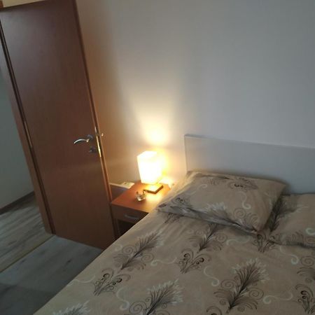 Apartment Dora Podgorica Bagian luar foto