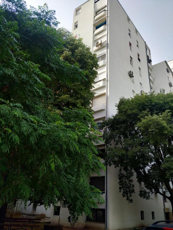 Apartment Dora Podgorica Bagian luar foto