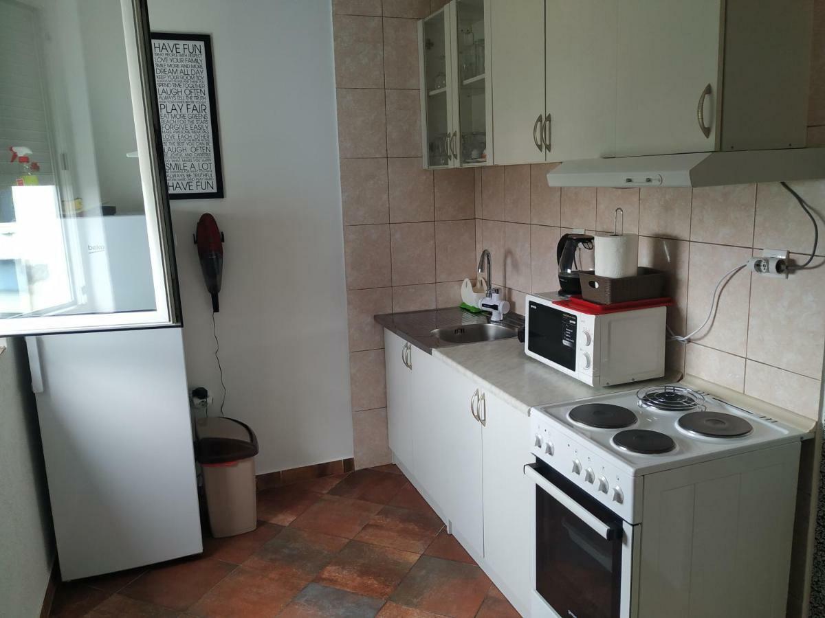 Apartment Dora Podgorica Bagian luar foto