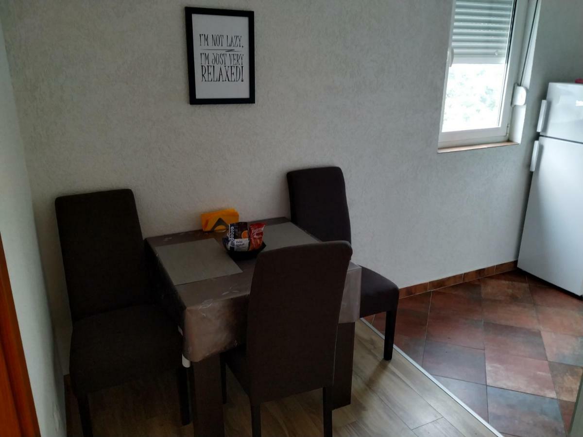 Apartment Dora Podgorica Bagian luar foto