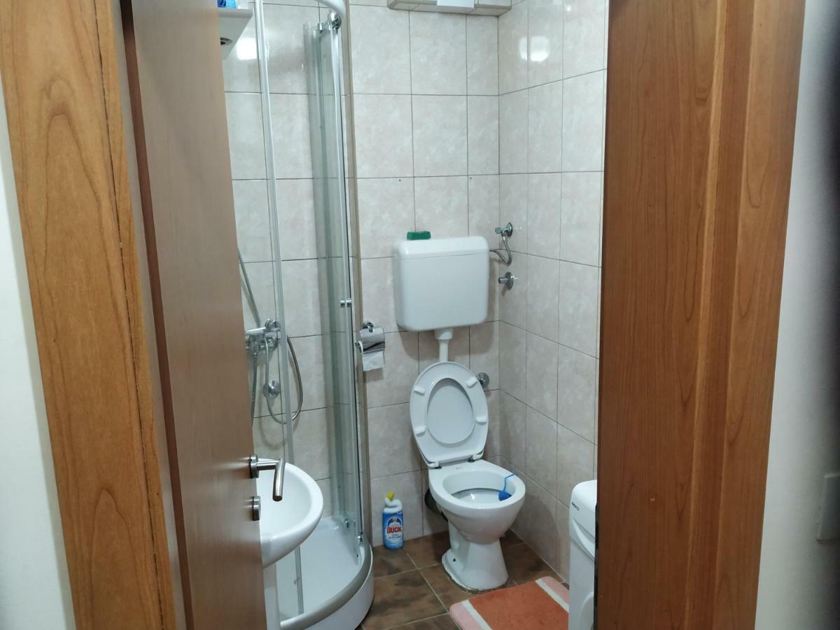 Apartment Dora Podgorica Bagian luar foto